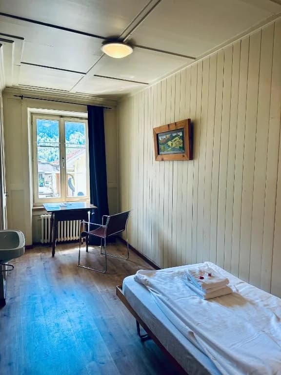 Single Room with Shared Bathroom image 3
