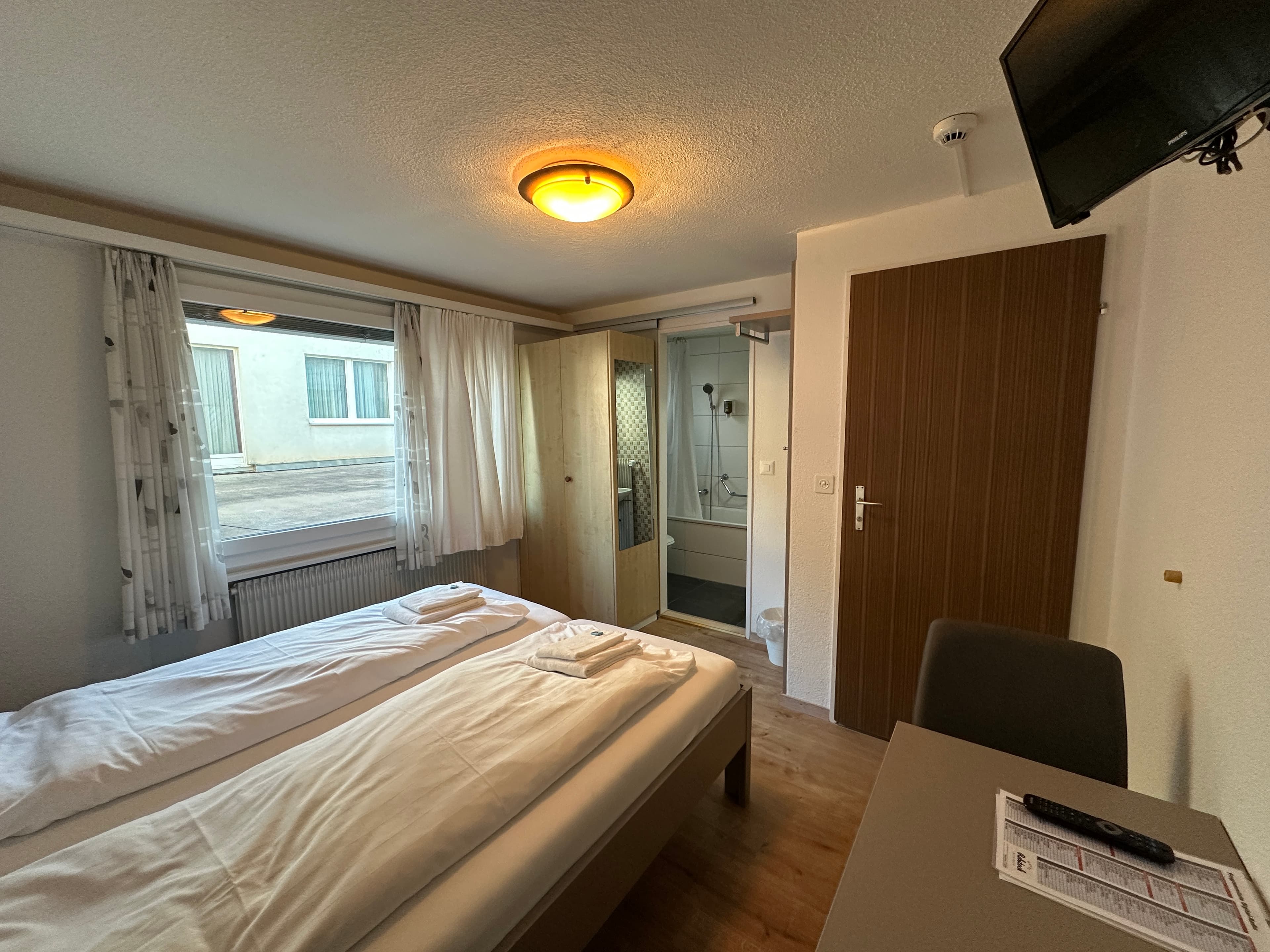 Budget Double Room image 4