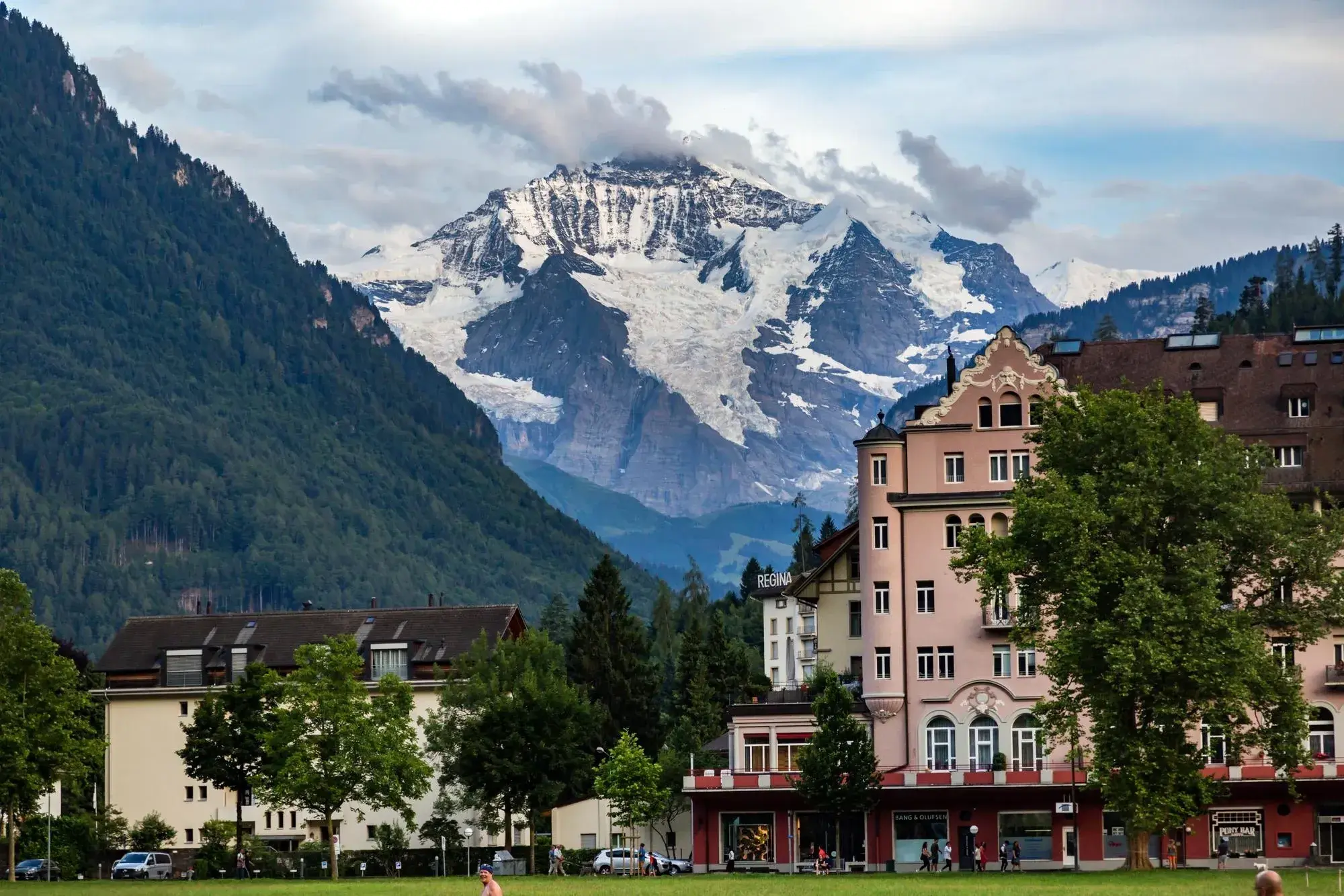 International travel planning for Swiss group accommodation