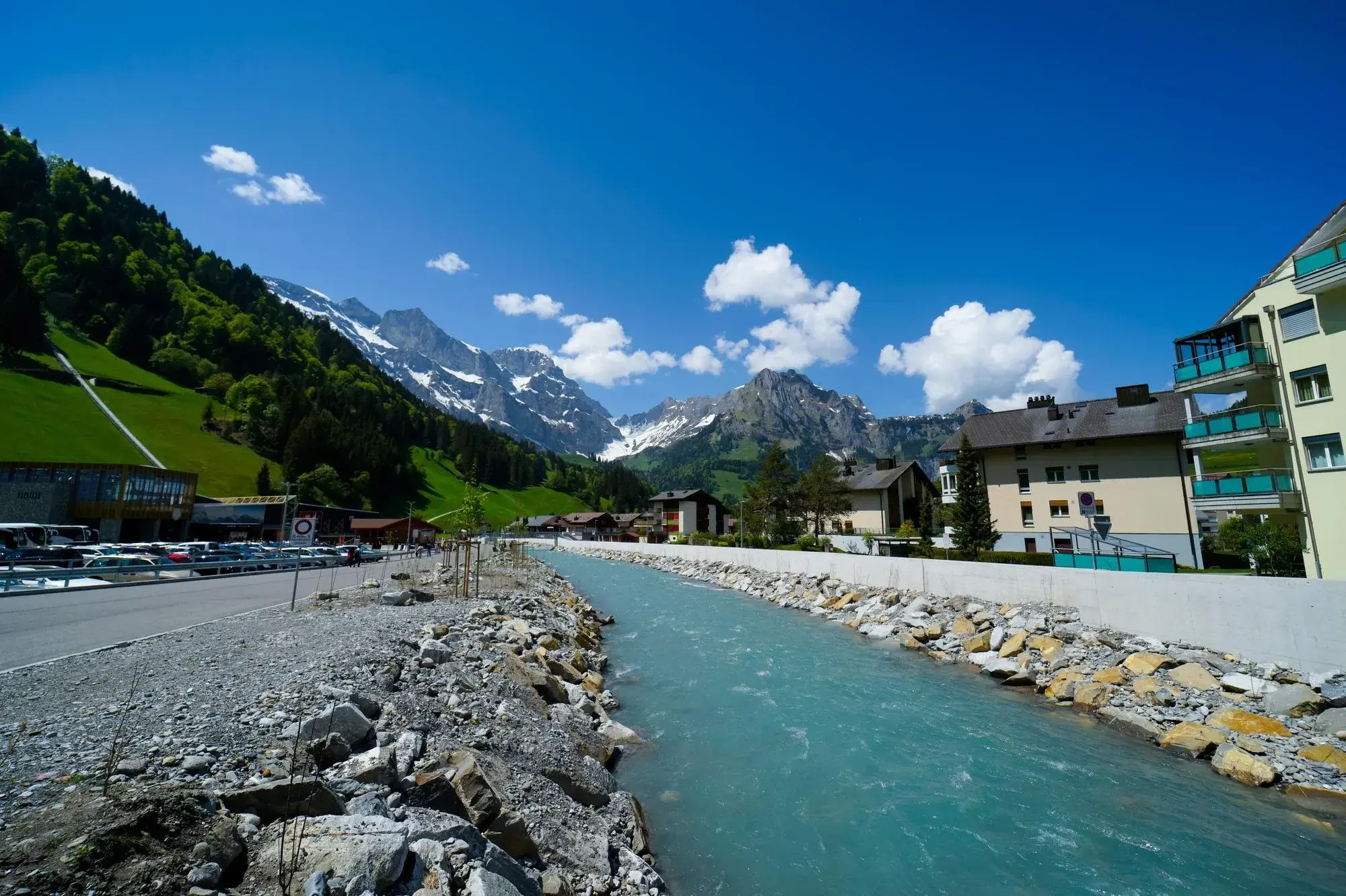 Meiringen Alpine valley and transport connections
